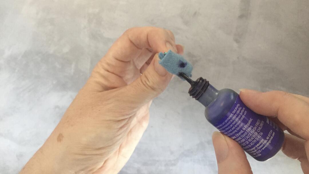 Putting ink on the homemade alcohol ink applicator 